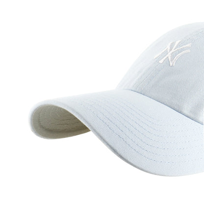 Pictured is this MLB New York Yankees Base Runner '47 CLEAN UP cap in light blue. 3