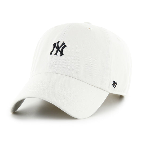 Pictured is this MLB New York Yankees Base Runner '47 CLEAN UP cap in white. 1