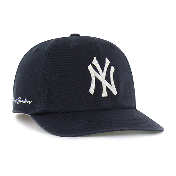 Pictured is this MLB Chain Side Stitch New York Yankees ’47 CLEAN UP Flat Brim cap in navy. 1