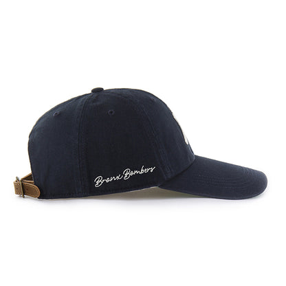 Pictured is this MLB Chain Side Stitch New York Yankees ’47 CLEAN UP Long Visor cap in navy. 3