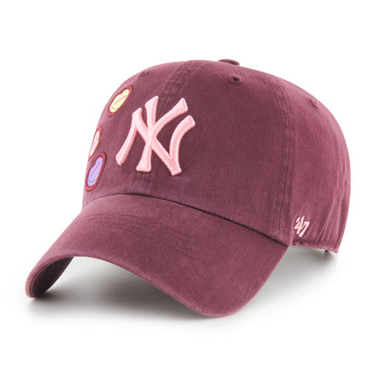 Pictured is this MLB New York Yankees Candy Heart '47 CLEAN UP cap in dark red. 1