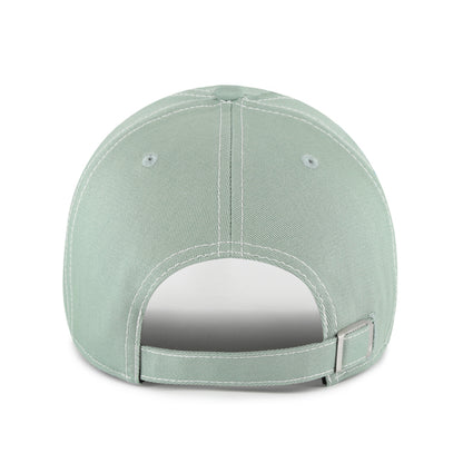 Pictured is this MLB New York Yankees Contrast Stitch '47 CLEAN UP cap in green. 2