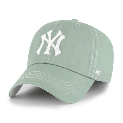 Pictured is this MLB New York Yankees Contrast Stitch '47 CLEAN UP cap in green. 1