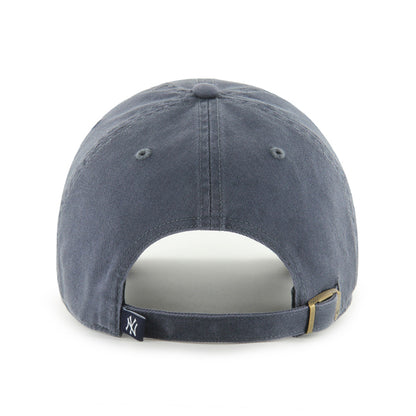 Pictured is this MLB New York Yankees Icon '47 CLEAN UP cap in navy. 2