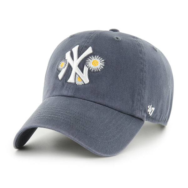 Pictured is this MLB New York Yankees Icon '47 CLEAN UP cap in navy. 1