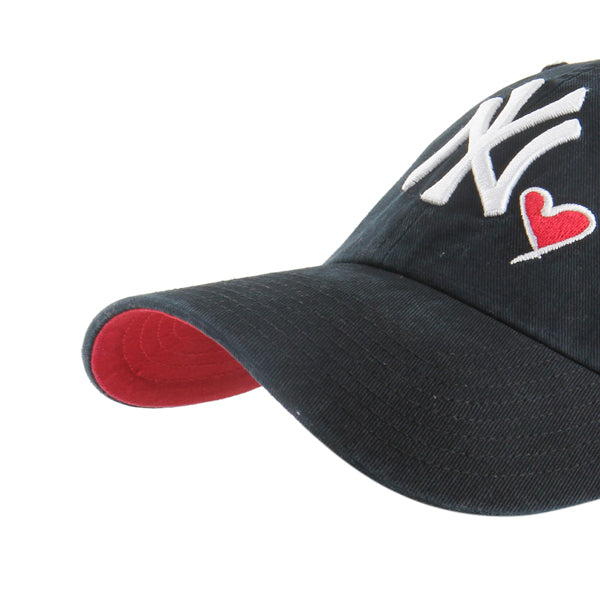 Pictured is this MLB New York Yankees Icon '47 CLEAN UP cap in black. 3