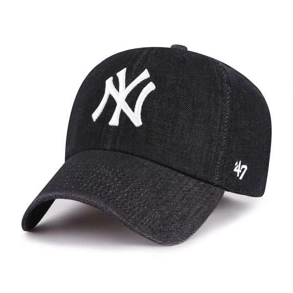 Pictured is this MLB New York Yankees Lennon '47 CLEAN UP cap in black. 1