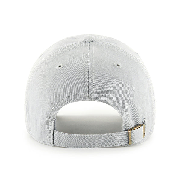 Pictured is this MLB New York Yankees ’47 CLEAN UP cap in grey. 2