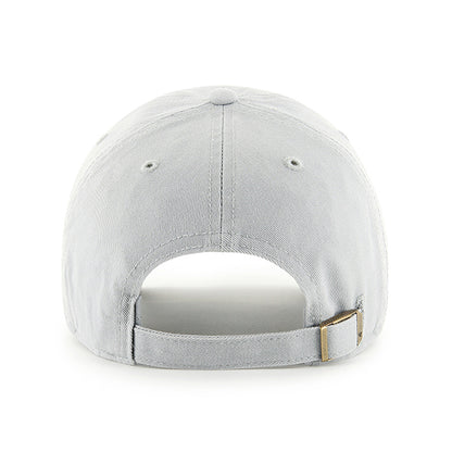 Pictured is this MLB New York Yankees ’47 CLEAN UP cap in grey. 2