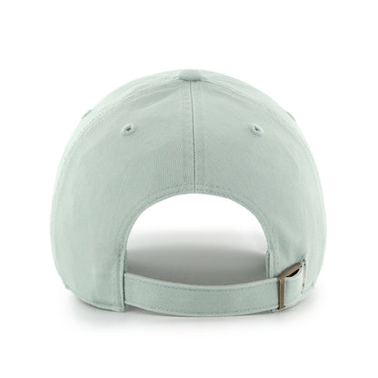 Pictured is this MLB New York Yankees ’47 CLEAN UP cap in green. 2