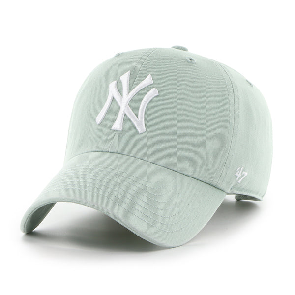 Pictured is this MLB New York Yankees ’47 CLEAN UP cap in green. 1