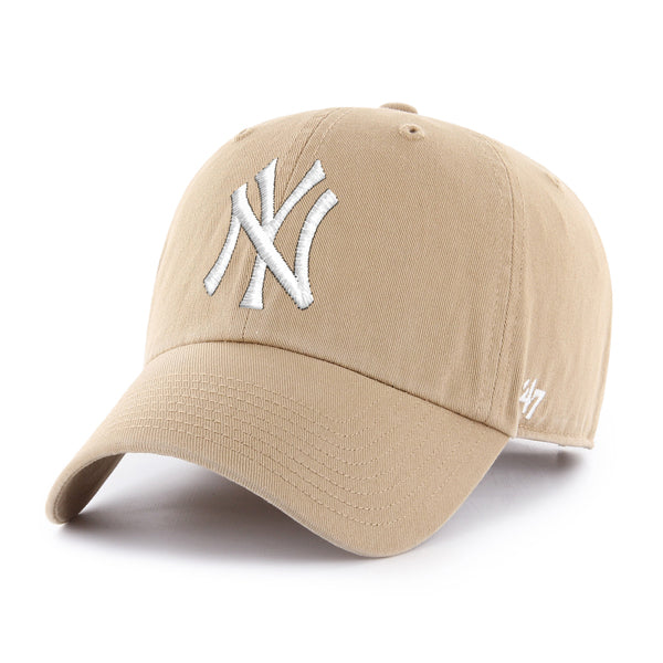 Pictured is this MLB New York Yankees Kids ’47 CLEAN UP cap in beige/khaki. 1