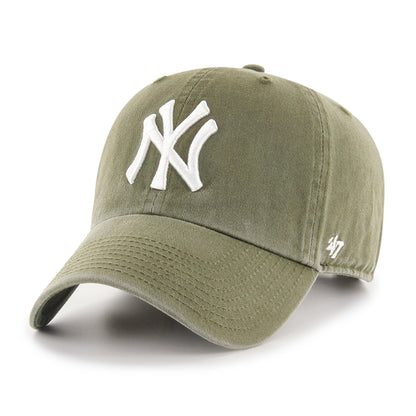 Pictured is this MLB New York Yankees '47 CLEAN UP cap in sandalwood green. 1