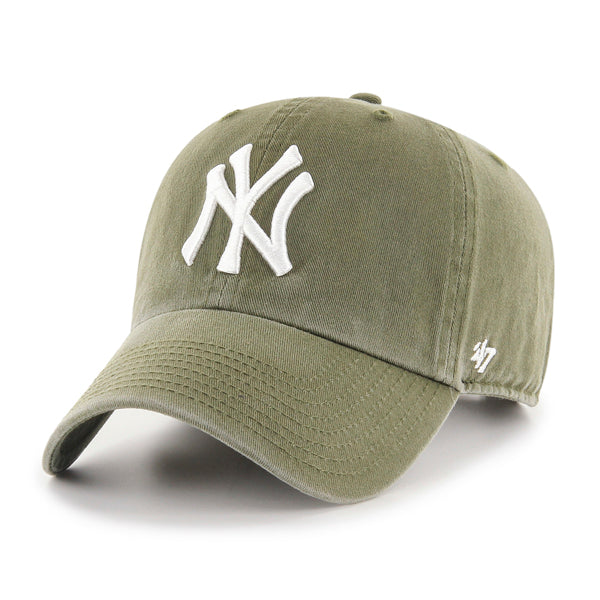 Pictured is this MLB New York Yankees '47 CLEAN UP cap in sandalwood green. 1
