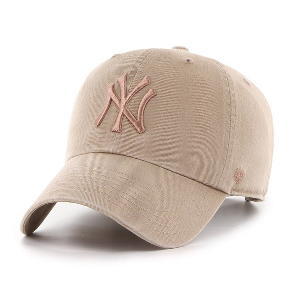 Pictured is this MLB New York Yankees '47 CLEAN UP cap in brown. 1