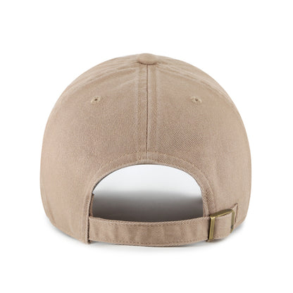 Pictured is this MLB New York Yankees ’47 CLEAN UP cap in beige. 2