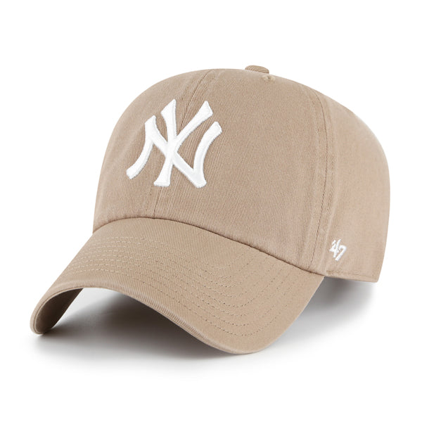 Pictured is this MLB New York Yankees ’47 CLEAN UP cap in beige. 1