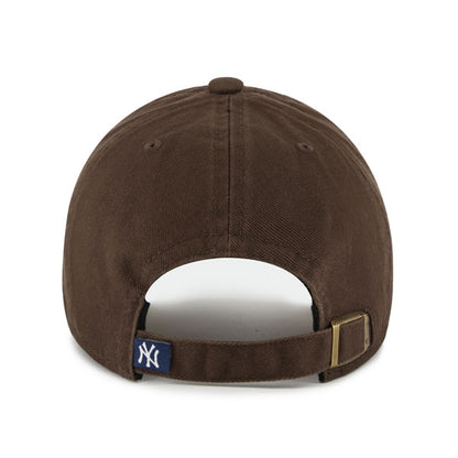 Pictured is this MLB New York Yankees '47 CLEAN UP cap in Dark grey. 2