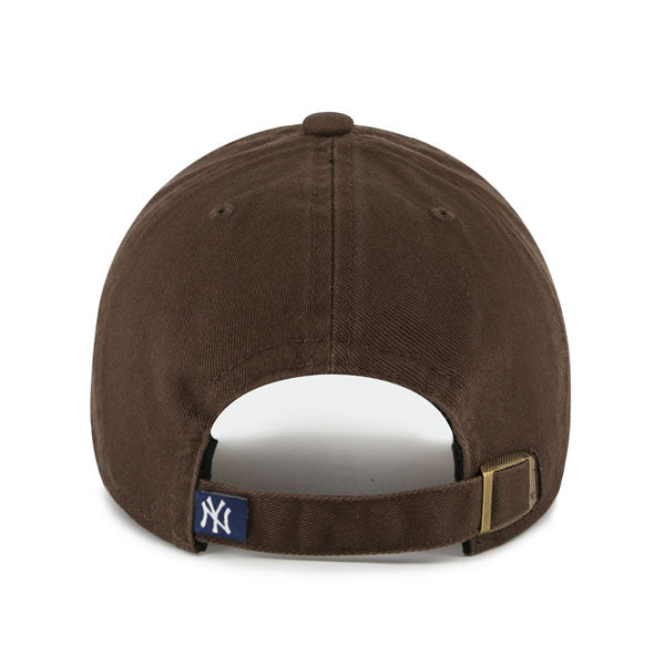 Pictured is this MLB New York Yankees '47 CLEAN UP cap in Dark grey. 2
