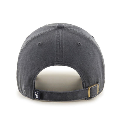 Pictured is this MLB New York Yankees '47 CLEAN UP cap in dark grey. 2