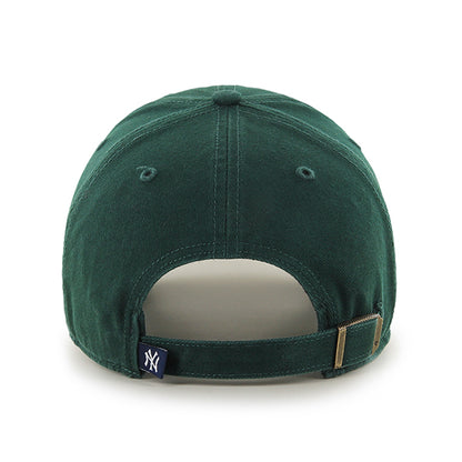 Pictured is this MLB New York Yankees '47 CLEAN UP cap in dark green. 2