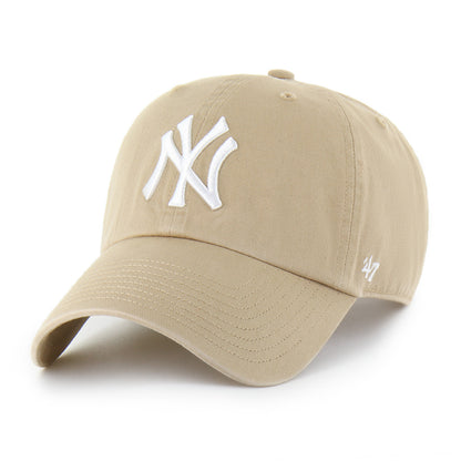 Pictured is this MLB New York Yankees '47 CLEAN UP cap in beige. 1