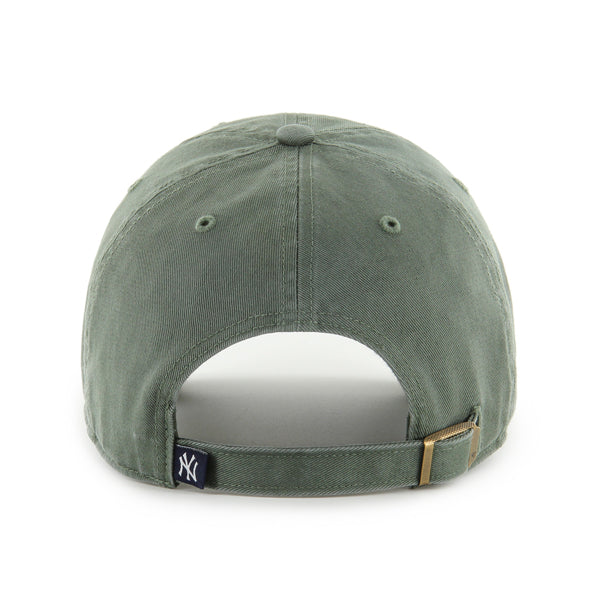 Pictured is this MLB New York Yankees '47 CLEAN UP cap in green. 2