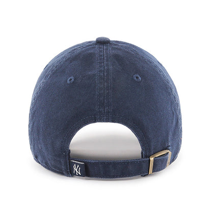 Pictured is this MLB New York Yankees Kids ’47 CLEAN UP cap in navy. 2