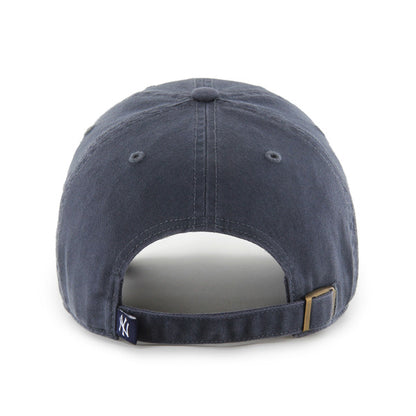 Pictured is this MLB New York Yankees '47 CLEAN UP cap in vintage navy. 2