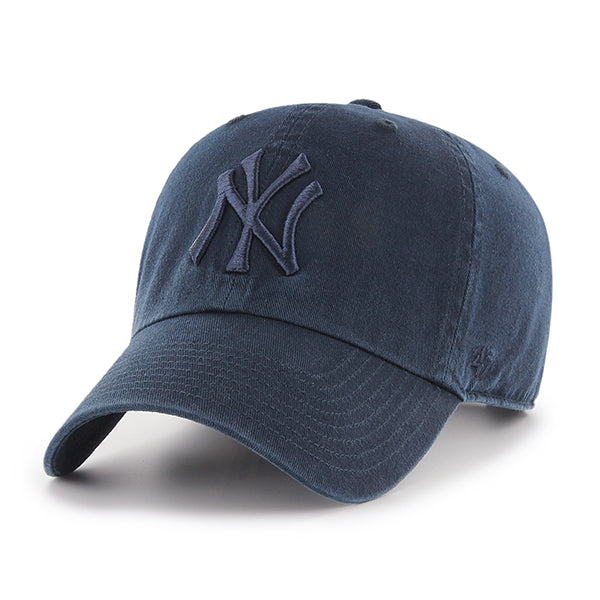 Pictured is this MLB New York Yankees '47 CLEAN UP cap in navy on navy. 1