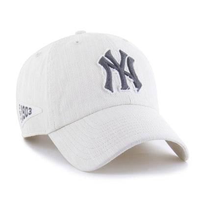 Pictured is this MLB New York Yankees Slub Twill ’47 CLEAN UP cap in white. 1