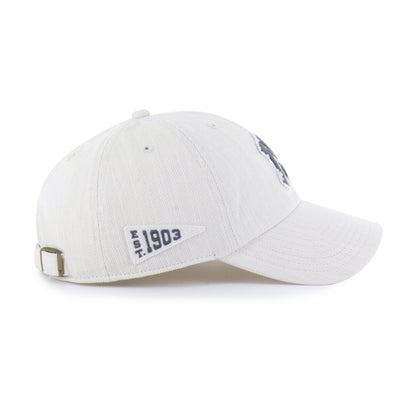 Pictured is this MLB New York Yankees Slub Twill ’47 CLEAN UP cap in white. 4