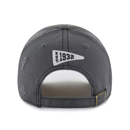 Pictured is this NFL Seymore Washington Commanders ’47 CLEAN UP cap in grey. 2