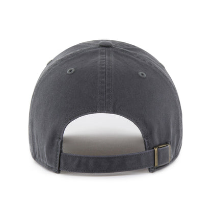 Pictured is this Dog Icon Dobermann Base Runner '47 CLEAN UP cap in dark grey. 2